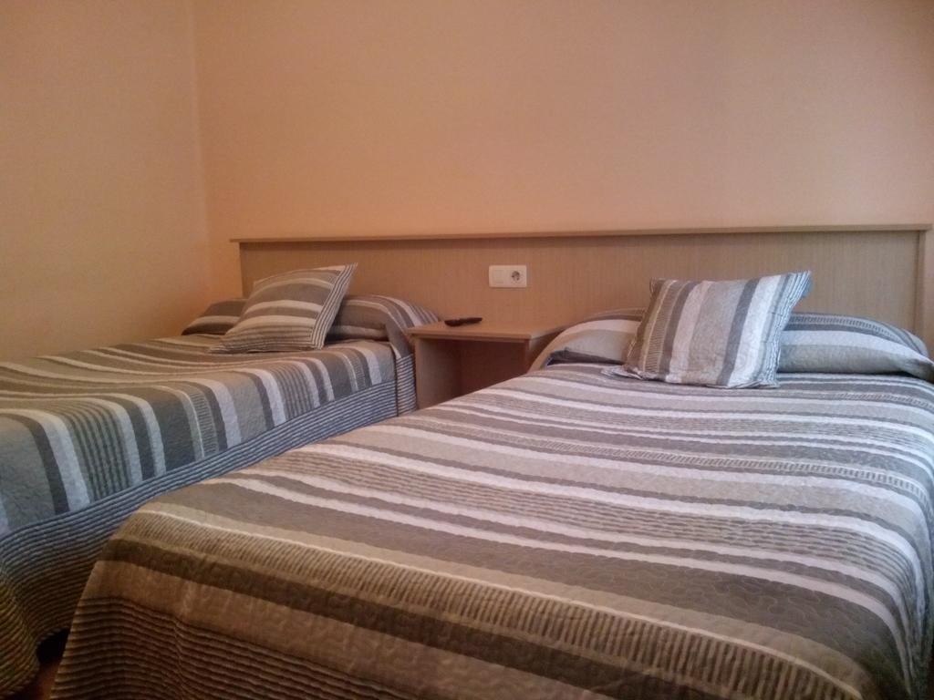 Pension Las Palmeras Lalín Zimmer foto